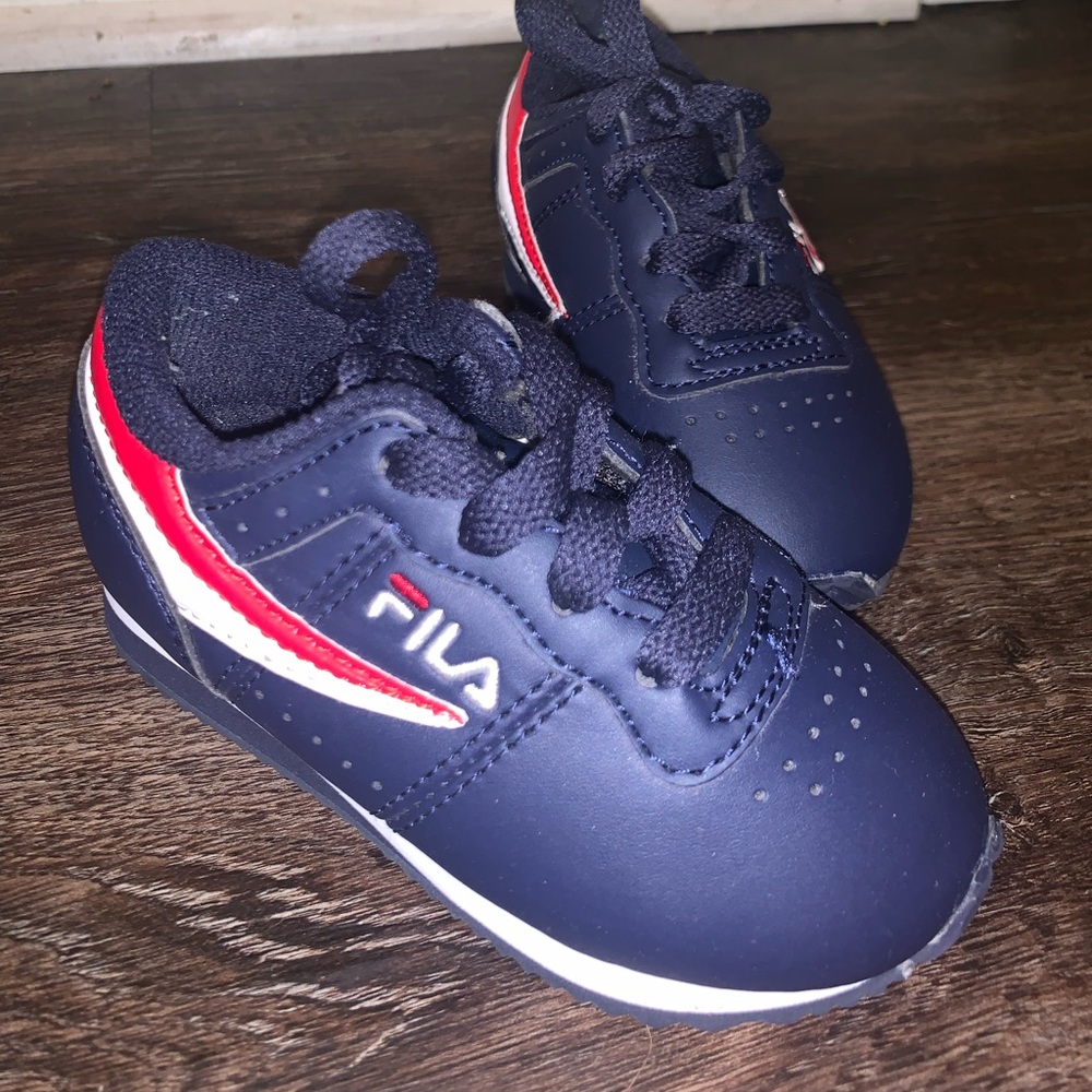 🌵2 for $15🌵 Navy Blue Fila